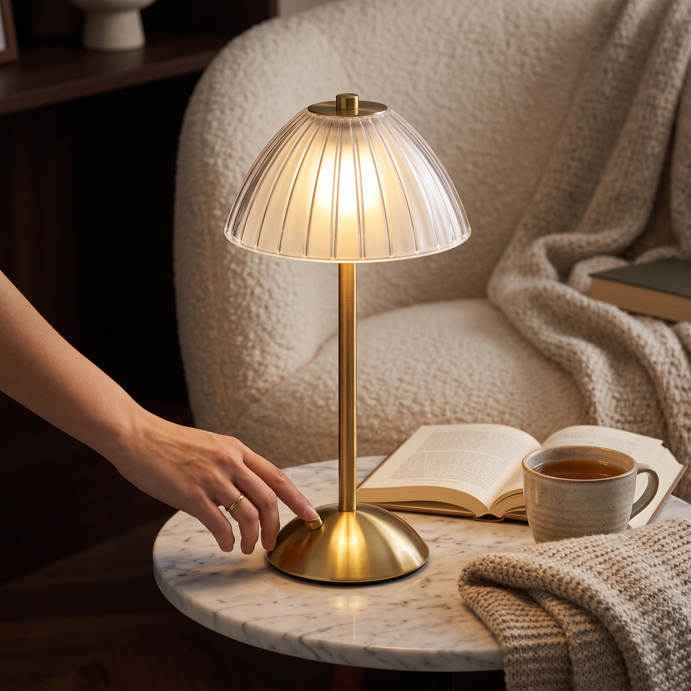 Simple touch controls on the lamp.